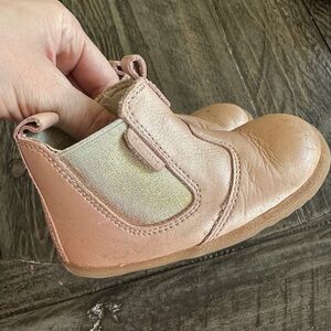 Bobux Tasman leather ankle boot (size 22 EU/6 US) pink gold